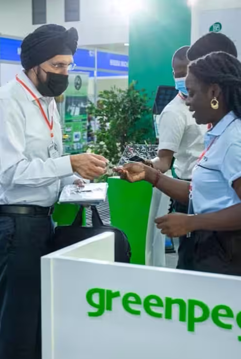 Eloge team collaborating